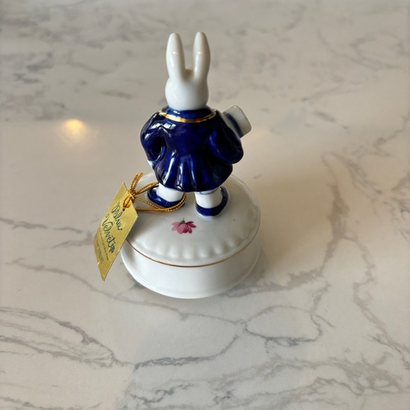 Sekiguchi Blue Velvet Bunny Music Box, made in Japan, papa rabbit - Picture 6 of 8